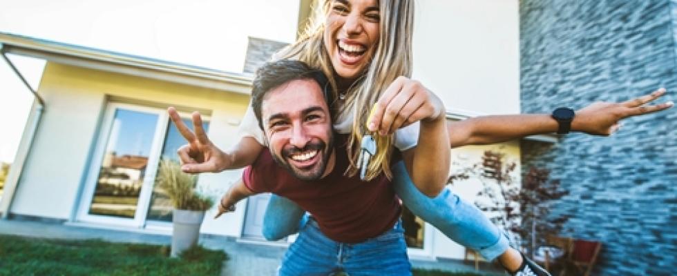 happy couple with keys
