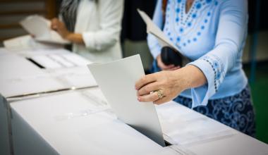 women voting